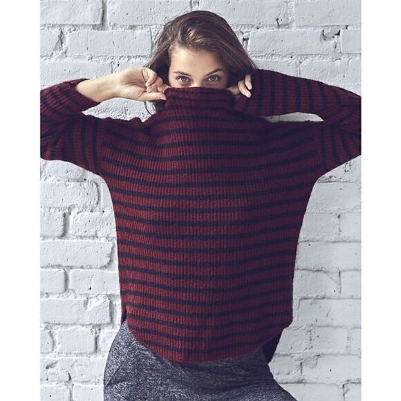 Express vintage Black Burgundy Striped Sweater mohair wool size small - Picture 3 of 9